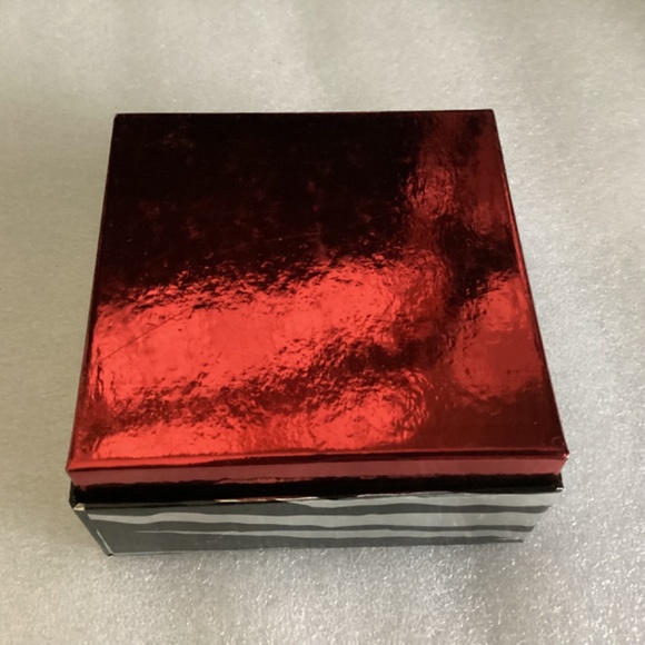 Bongo Women’s Duo Necklaces Heart and Key Pendants Silver Tone New in Box - Picture 5 of 6